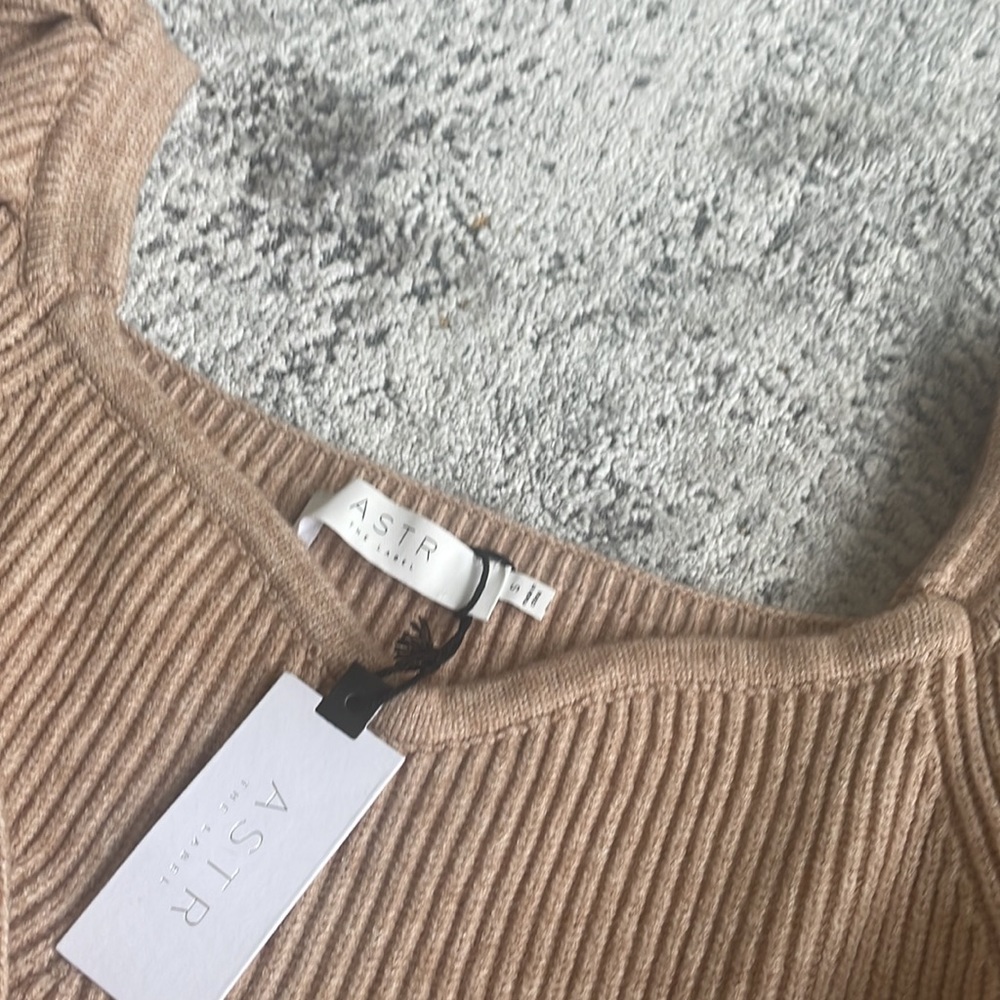 Spring is here. perfect sweater - Picture 6 of 7
